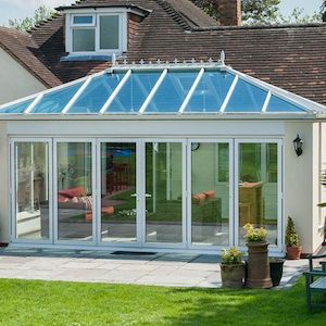 Verglaster Wintergarten am Haus